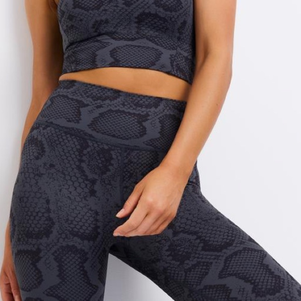 New All Fenix Anthropologie Navy Snake Leggings - Picture 3 of 9